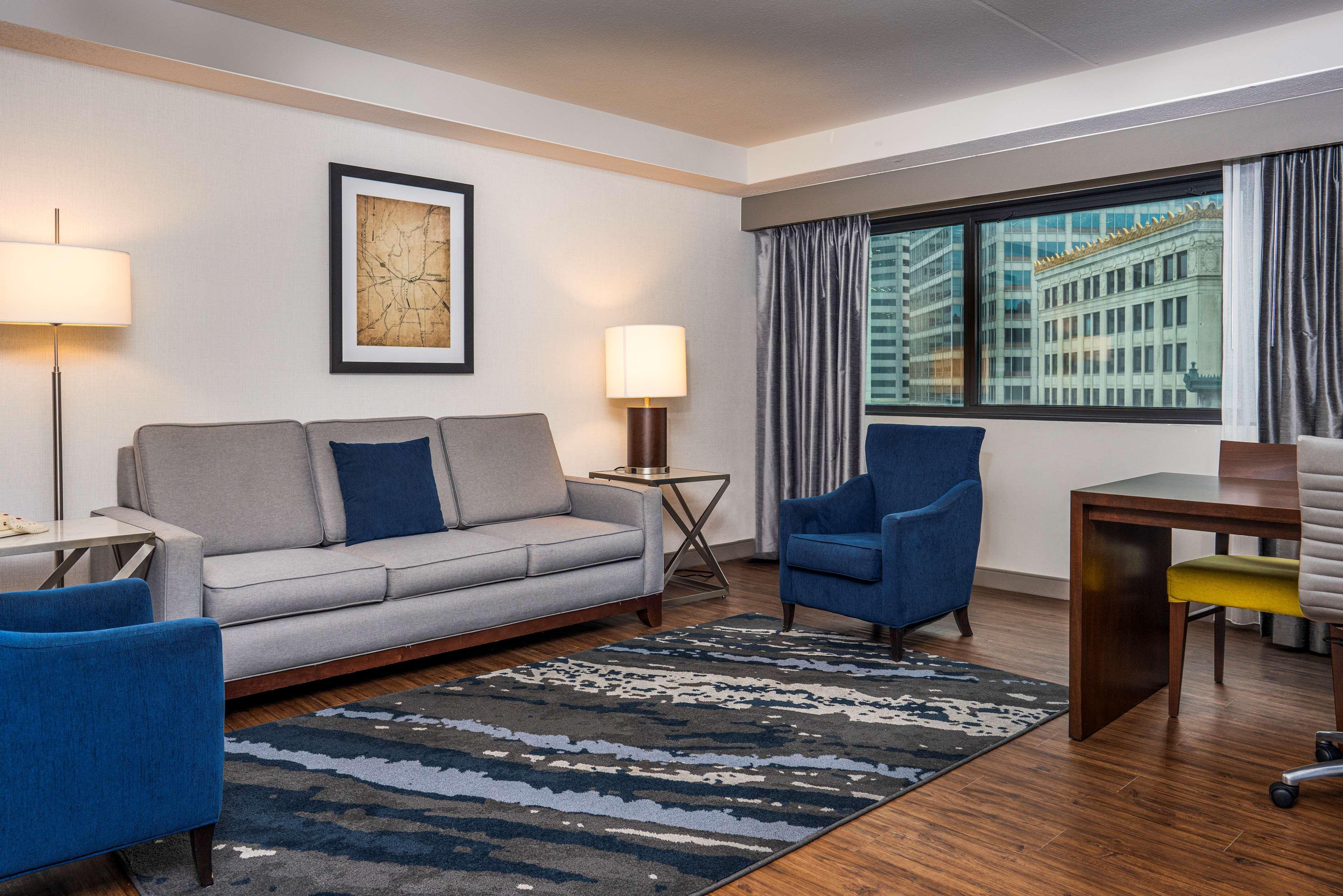 Embassy Suites By Hilton Indianapolis Downtown Exterior foto