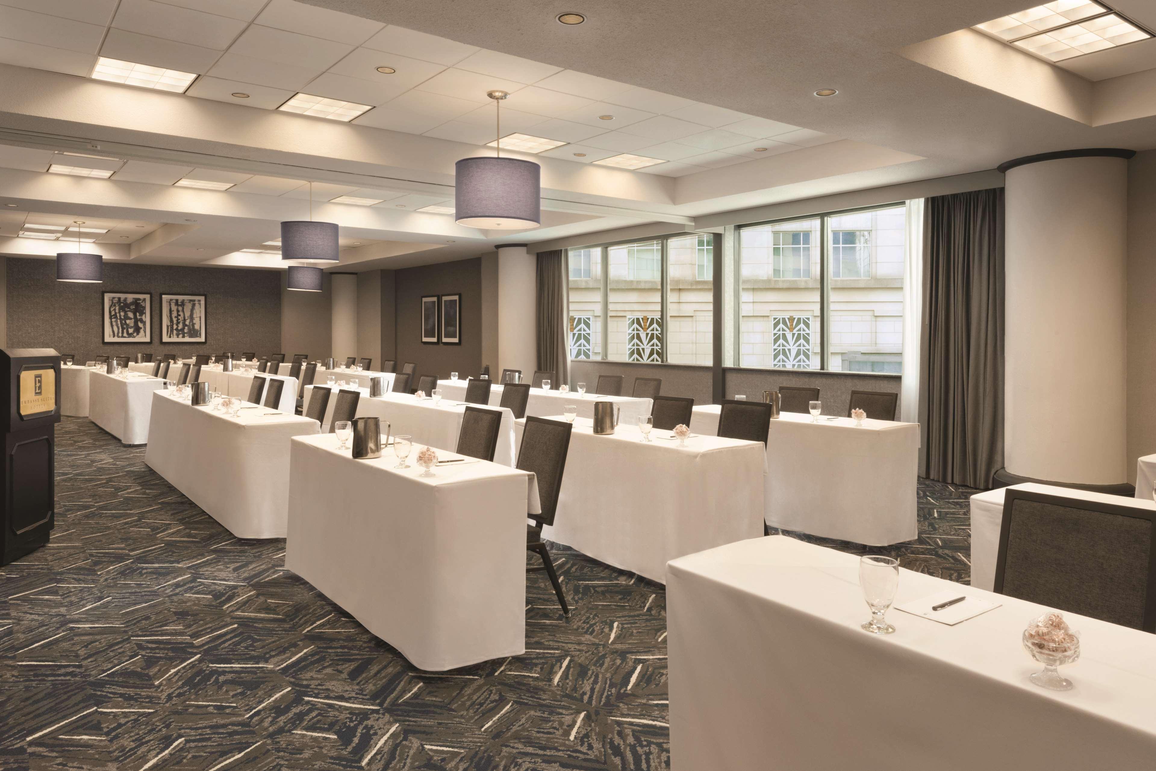 Embassy Suites By Hilton Indianapolis Downtown Exterior foto
