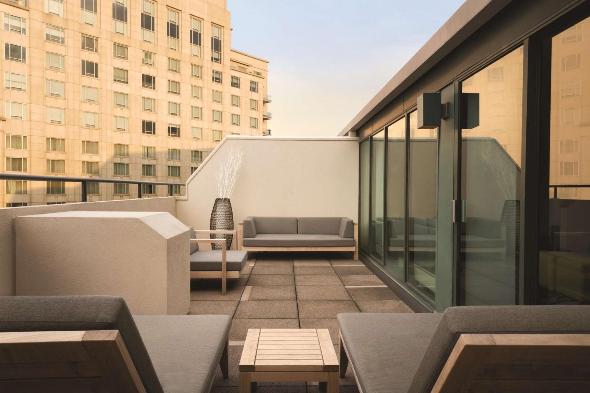 Embassy Suites By Hilton Indianapolis Downtown Exterior foto